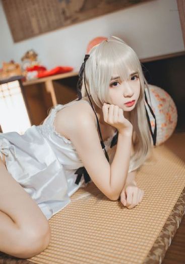 撕掉她的衣服吮的双乳游戏