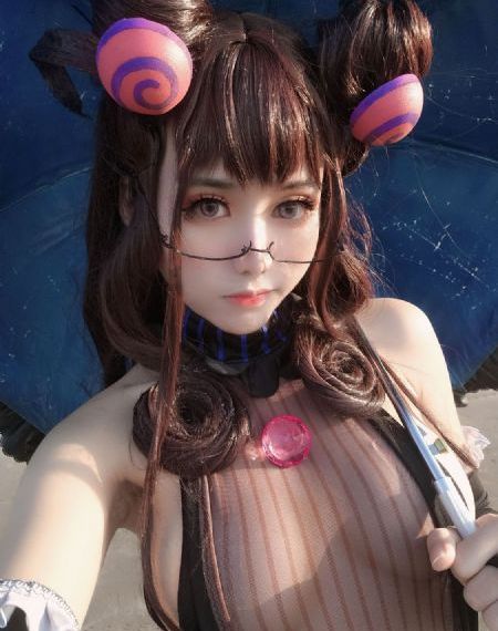 不扣纽扣的女孩